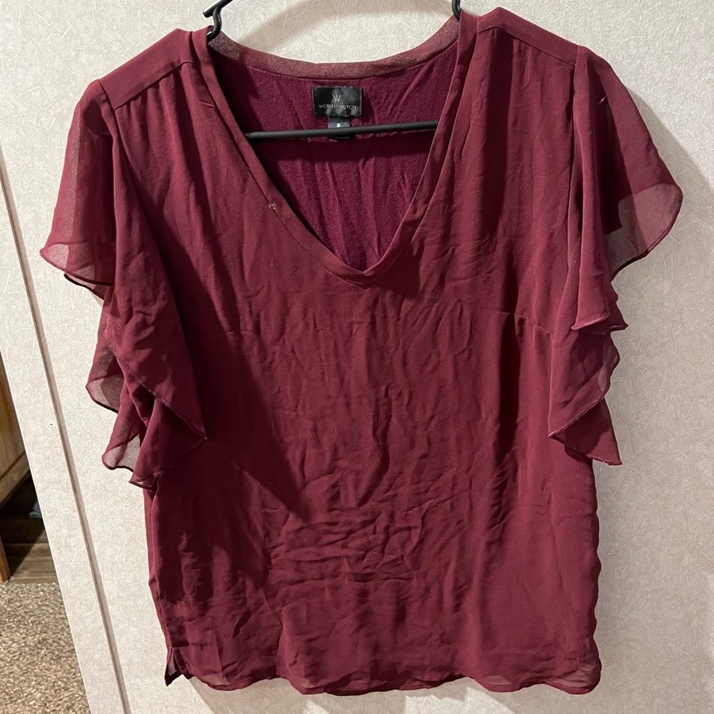 Maroon colors blouse. Size: Small.